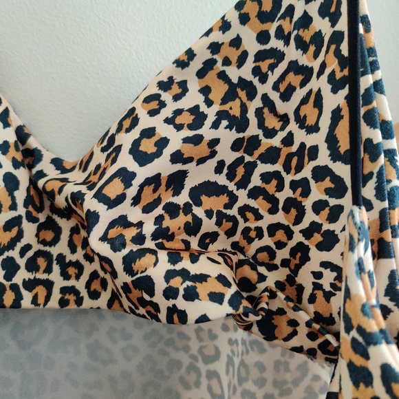 2× Cami padded stretchable tops Size M - Picture 10 of 10